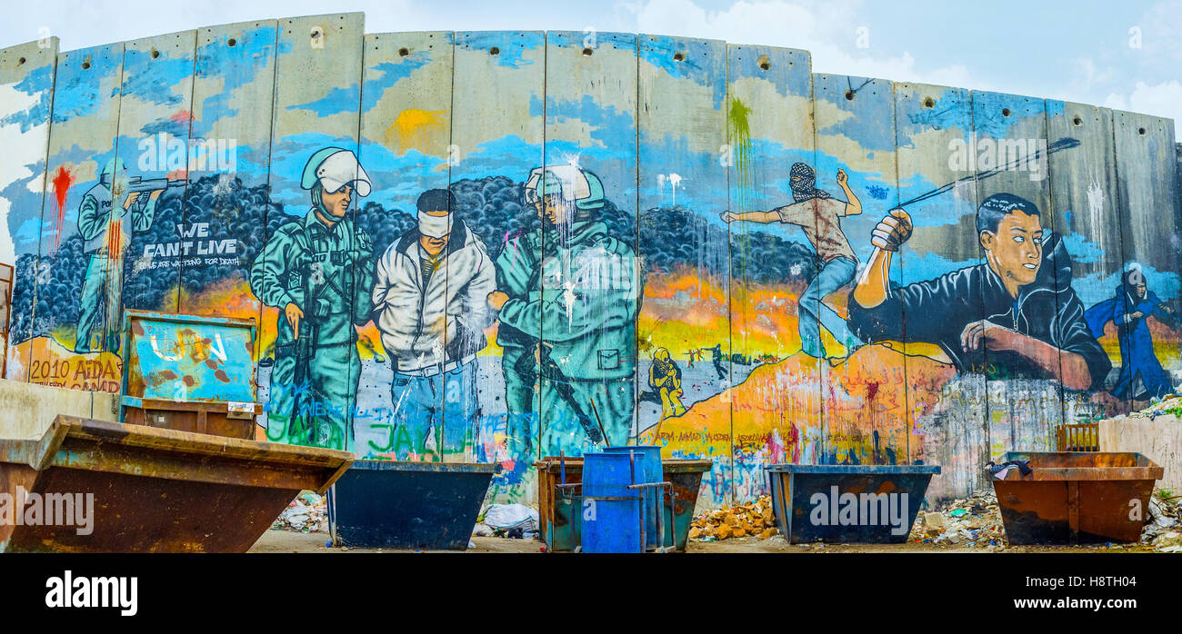 Il murale sulla parete di separazione accanto al campo profughi di Betlemme Foto Stock