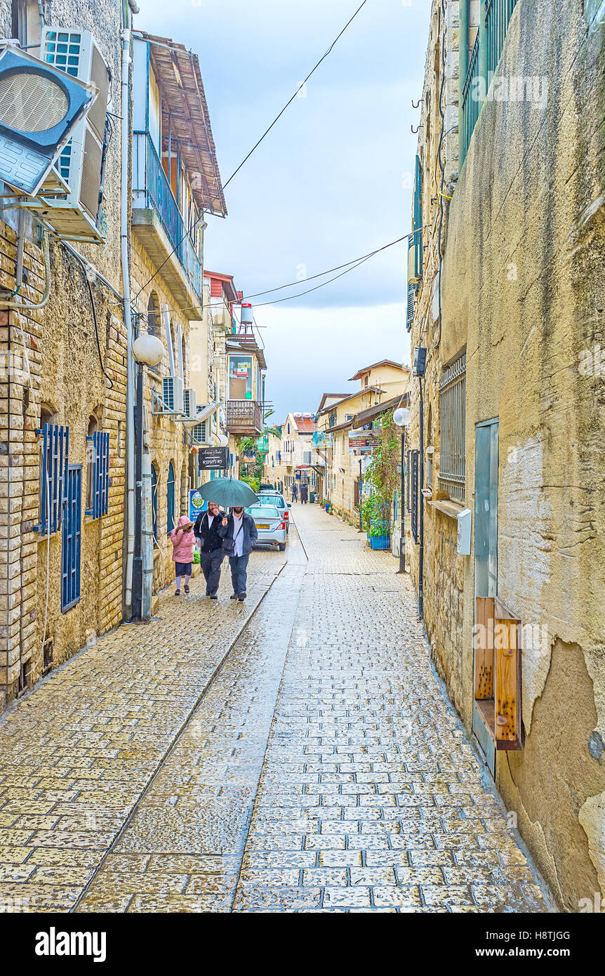 Il tempo piovoso in città lo rende completamente vuota Foto Stock