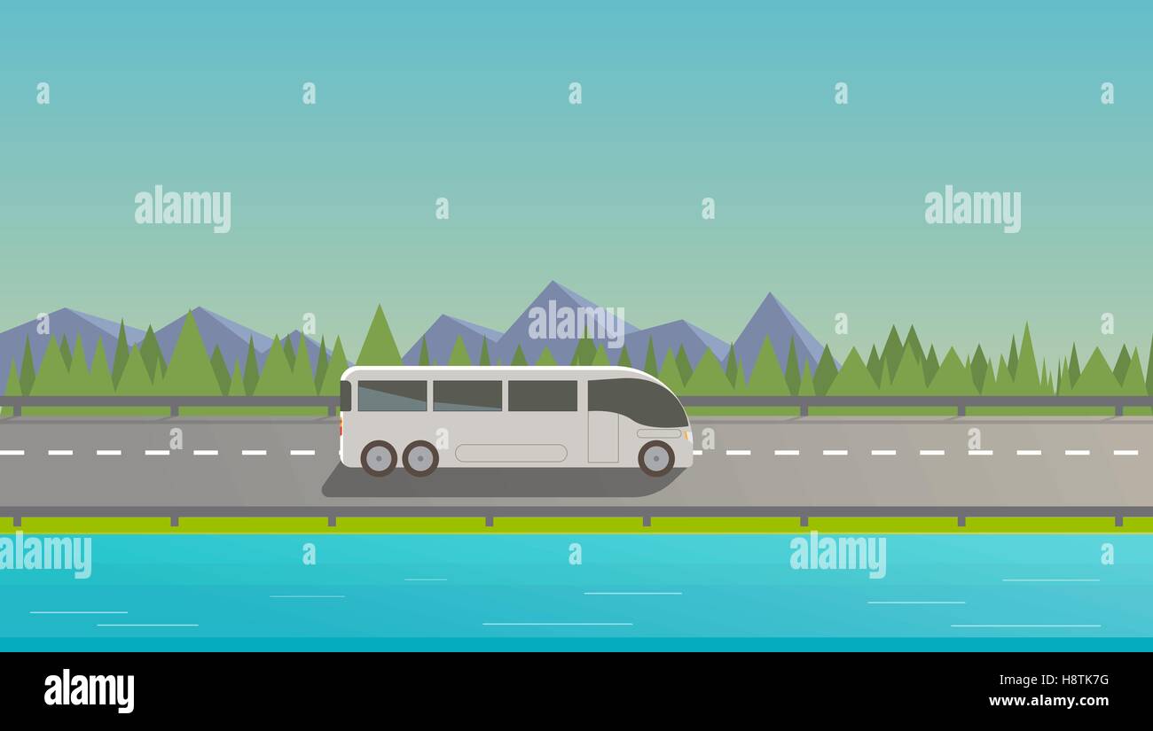 Touristic bus bianco guida su autostrada. Sullo sfondo della natura, montagne, alberi e il lago. Illustrazione Vettoriale