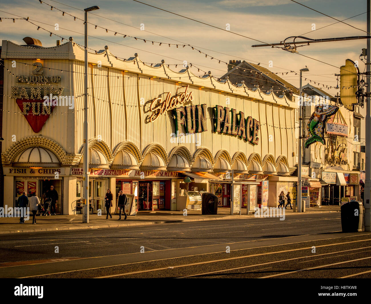 Fun Palace bingo e divertimenti, Promenade, Blackpool, Lancashire, Regno Unito. Foto Stock