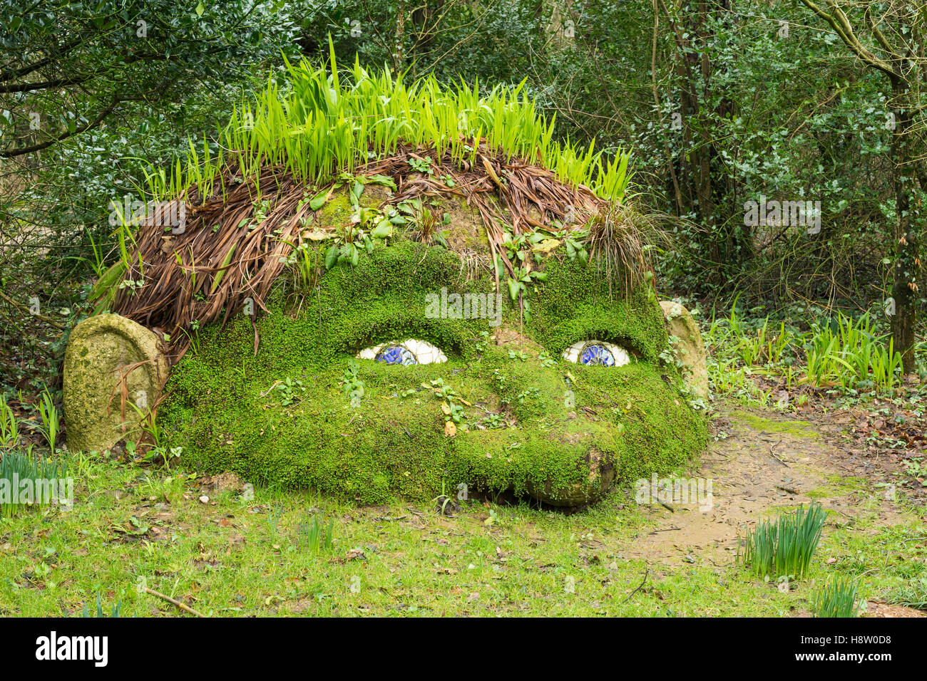 Del gigante scultura di testa, Lost Gardens of Heligan, Cornwall, Inghilterra Foto Stock