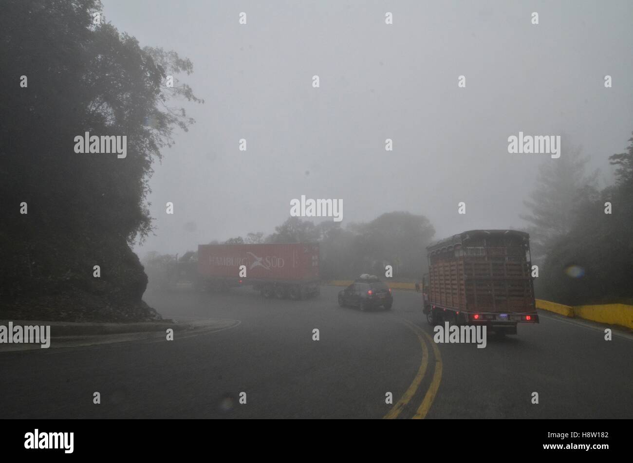 Conosciuto come Alto de La Línea, questa strada è la Colombia più rispettato il mountain pass sul percorso 40 . Si tratta di una montagna alta passano in corrispondenza di un indirizzo Foto Stock