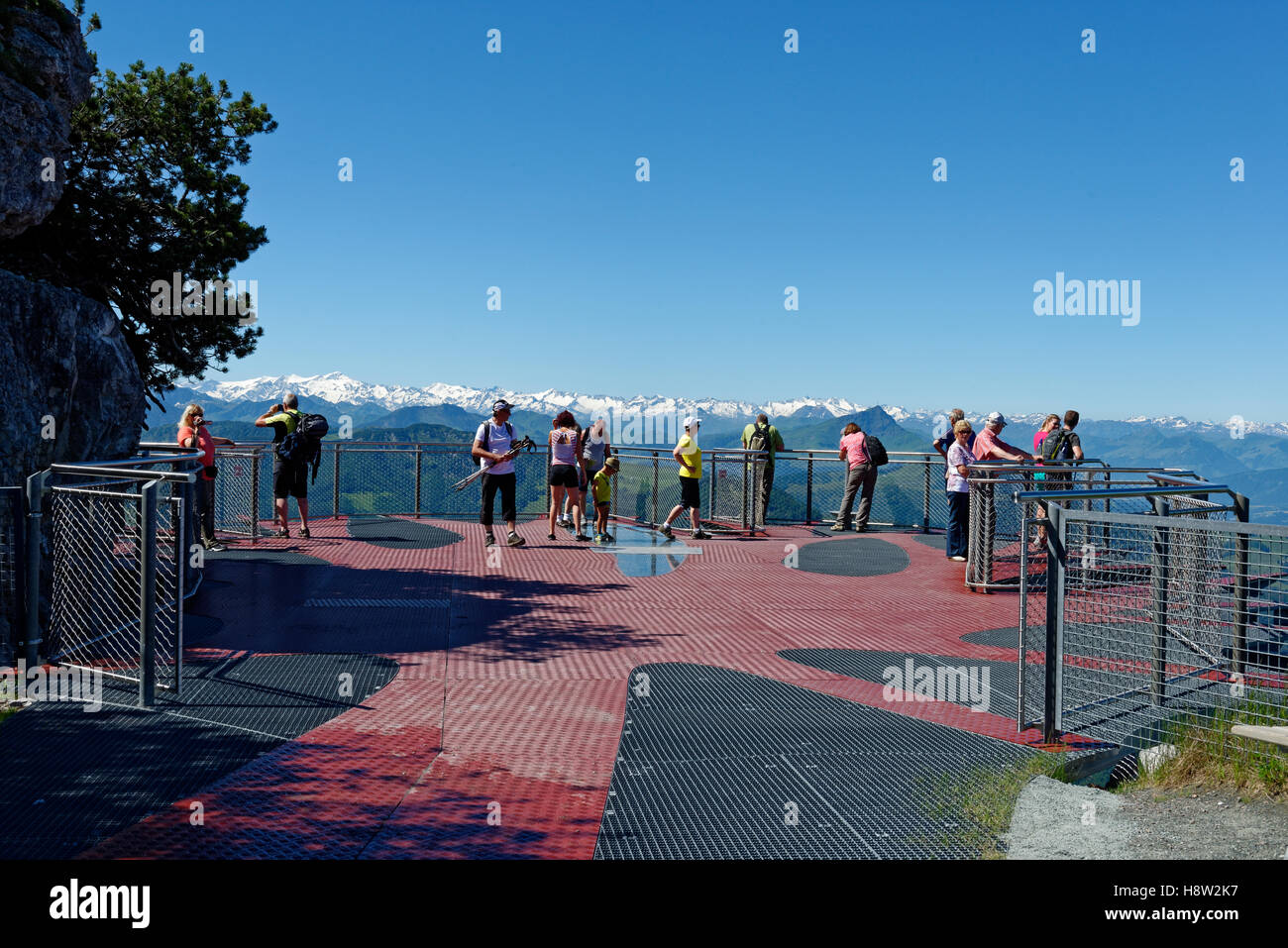 Piattaforma di visualizzazione nel Parco Triassico sulla Steinplatte montagna, vicino a Waidring, Tirolo, Austria Foto Stock