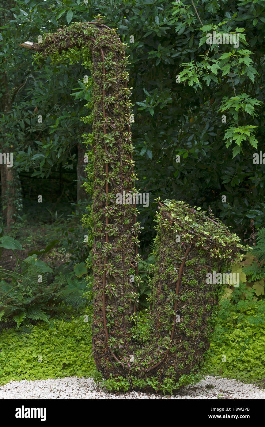 La scultura da piante, sassofono, Parc Floral et Tropical de la Corte d&#39;Aron, Saint Cyr En Talmondais, Vandee, Francia Foto Stock