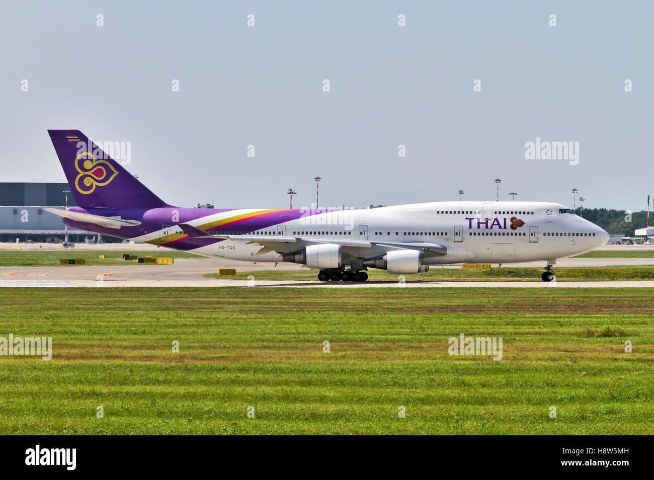 Thai Airways, Boeing 747-400 a Milano - Malpensa (MXP / LIMC) Italia Italy Foto Stock