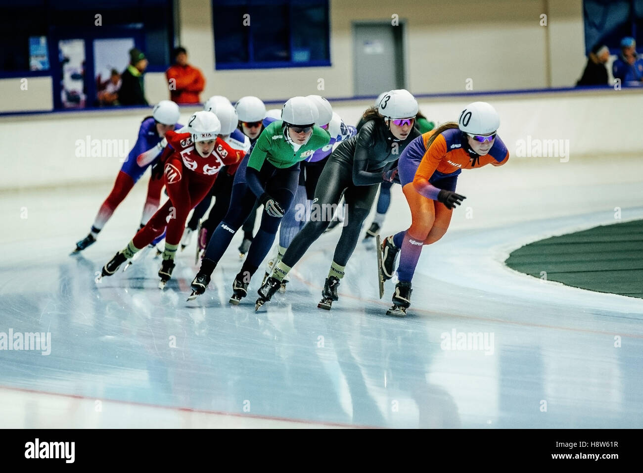 Donne atleta pattinatore di velocità mass start durante il Cup di pattinaggio di velocità Foto Stock