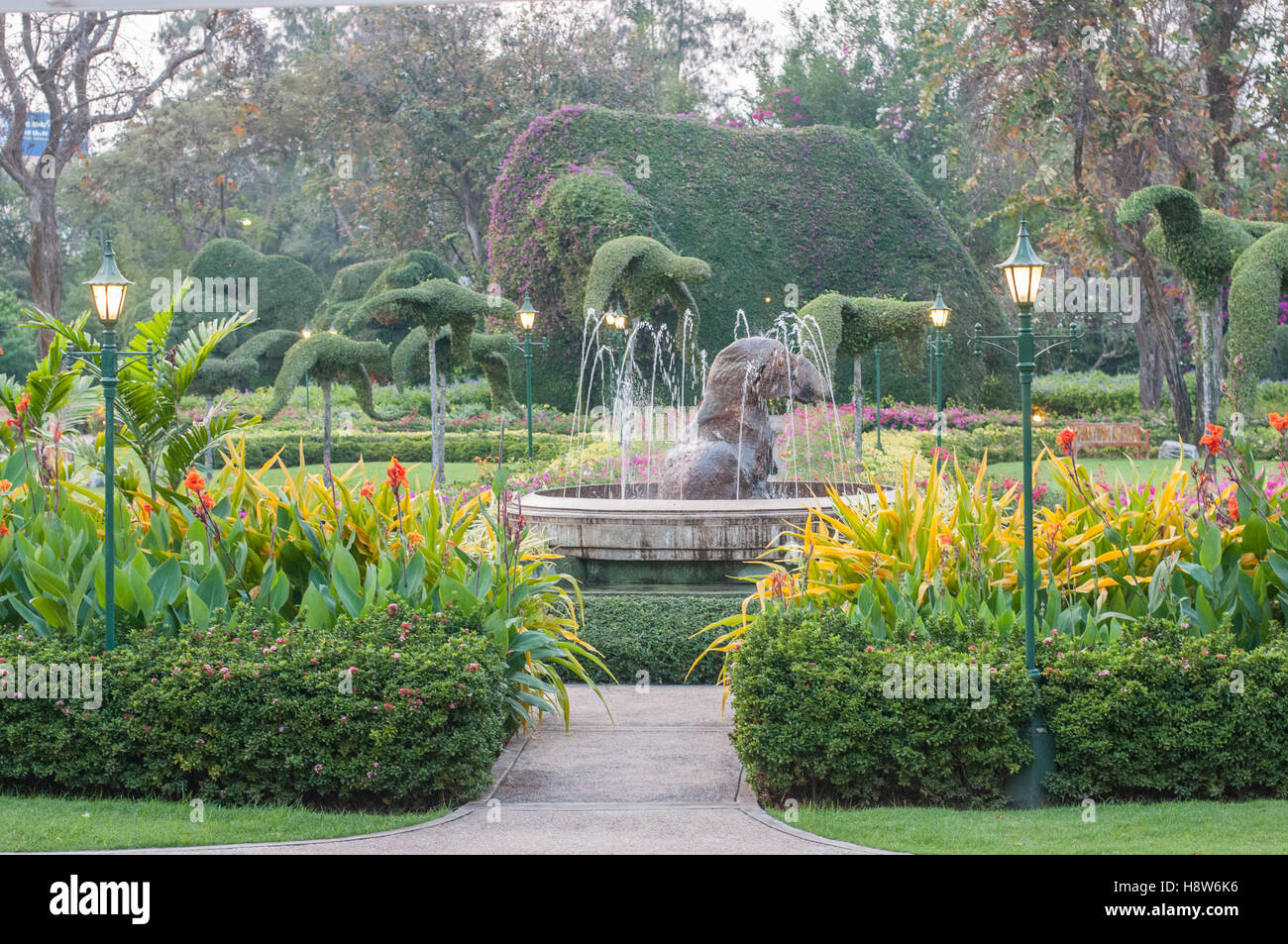 Il giardino della storica ferrovia hotel in Hua Hin Tailandia attualmente noto come Centara Grand Beach Resort & Villas Foto Stock