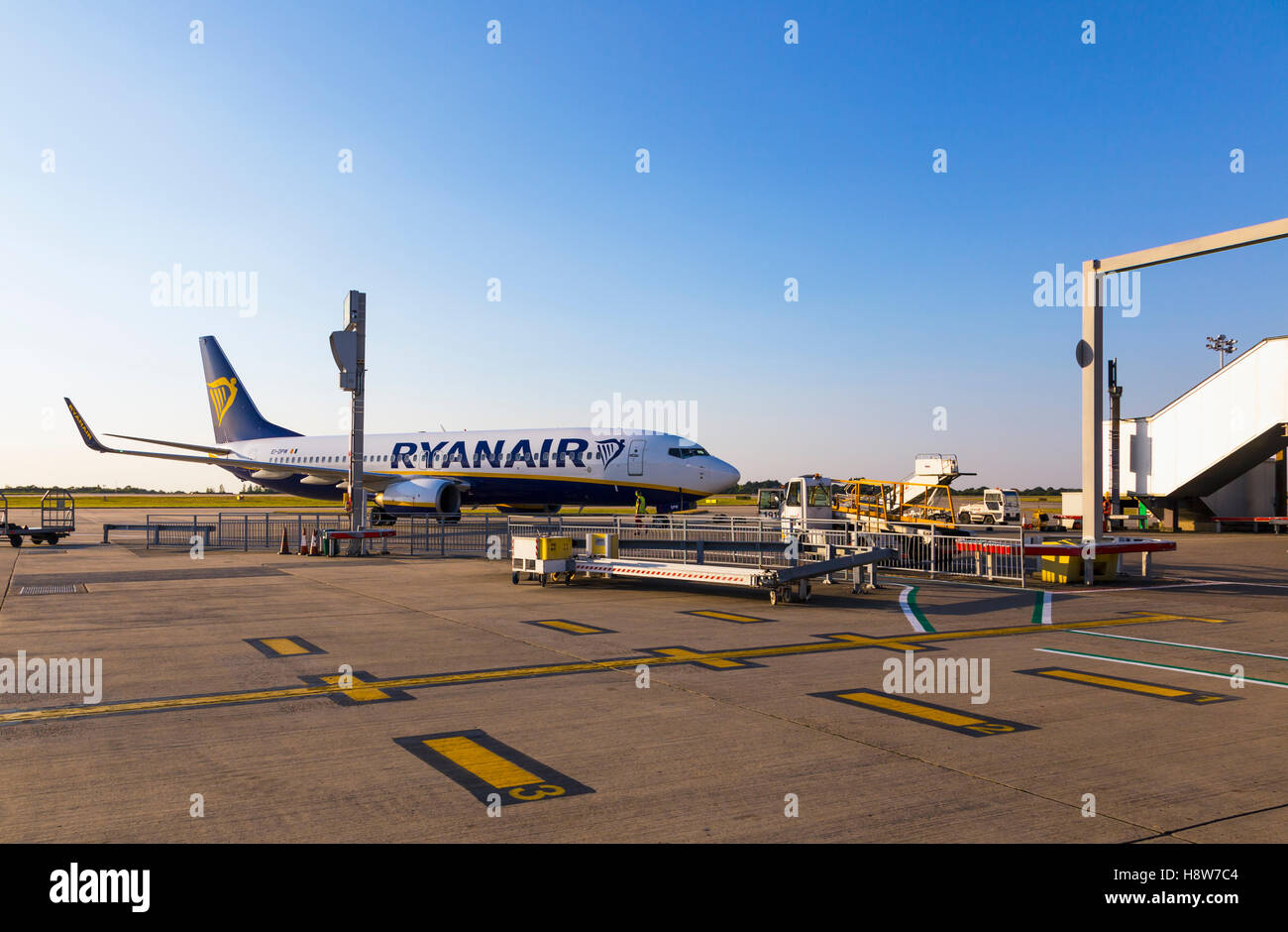 Luce della Sera - aereo Ryanair Foto Stock