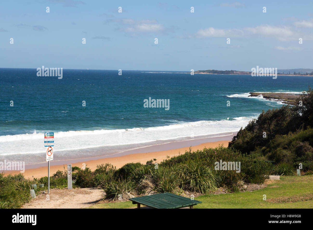 Guardando verso il basso sulla spiaggia Turimetta, vicino warriewood , che è quella di Sydney la famosa Northern Beaches, Nuovo Galles del Sud, Australia Foto Stock