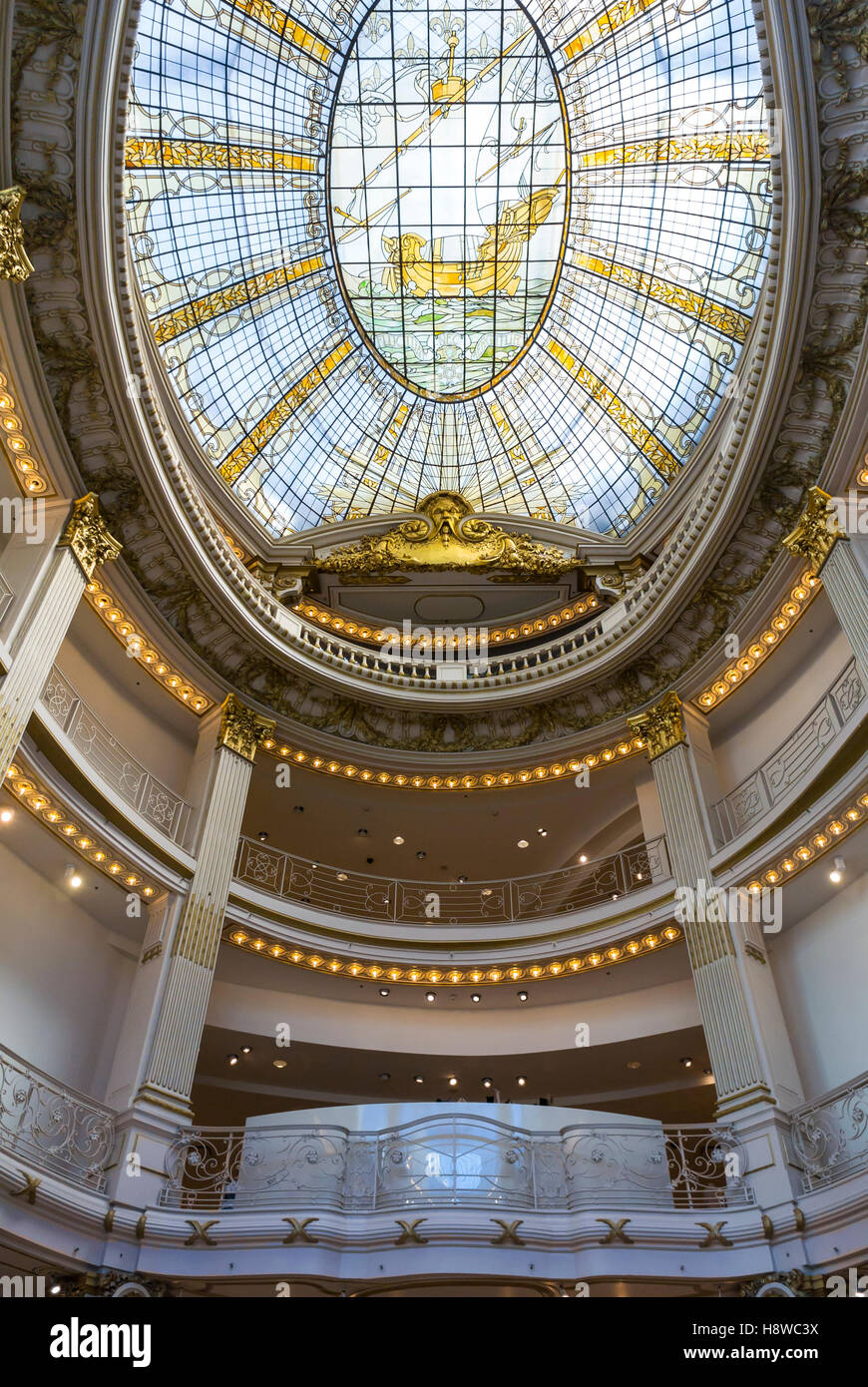 San Francisco, CA, Stati Uniti d'America, a basso angolo di visione, Atrium skylight, Shopping all'interno Luxury department store, Neiman Marcus Foto Stock