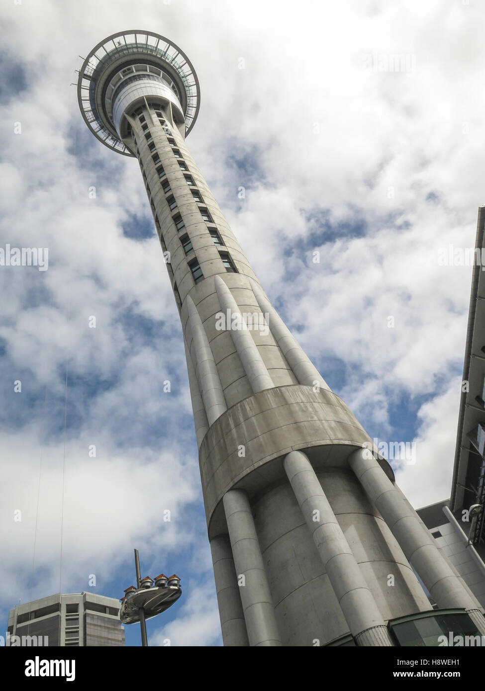 La Sky Tower di Auckland, Isola del nord, Nuova Zelanda Foto Stock