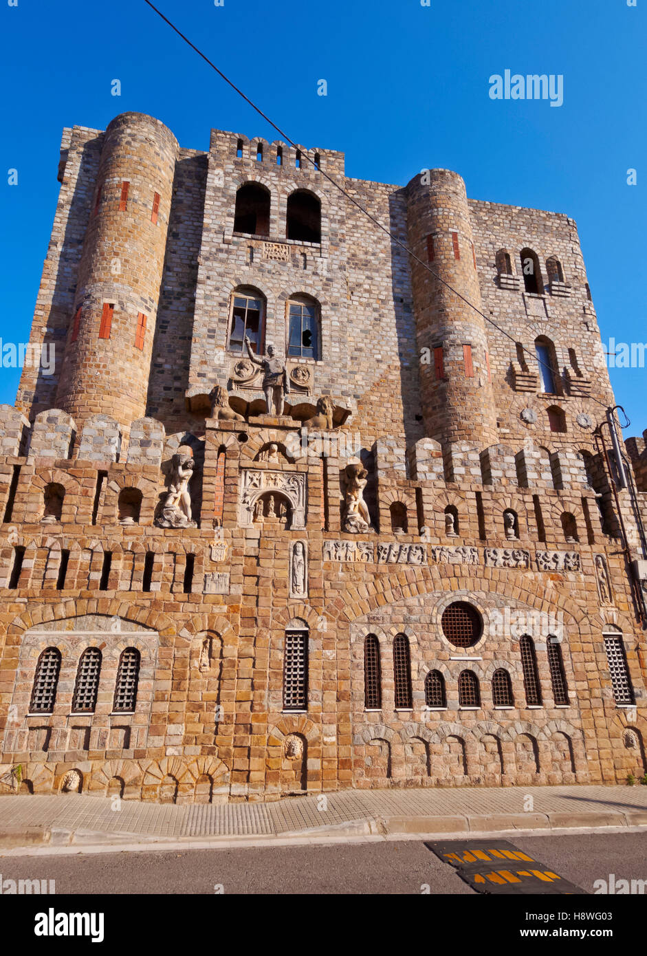 In Spagna, in Catalogna, Provincia di Barcellona, vista del Les Fonts Castello. Foto Stock