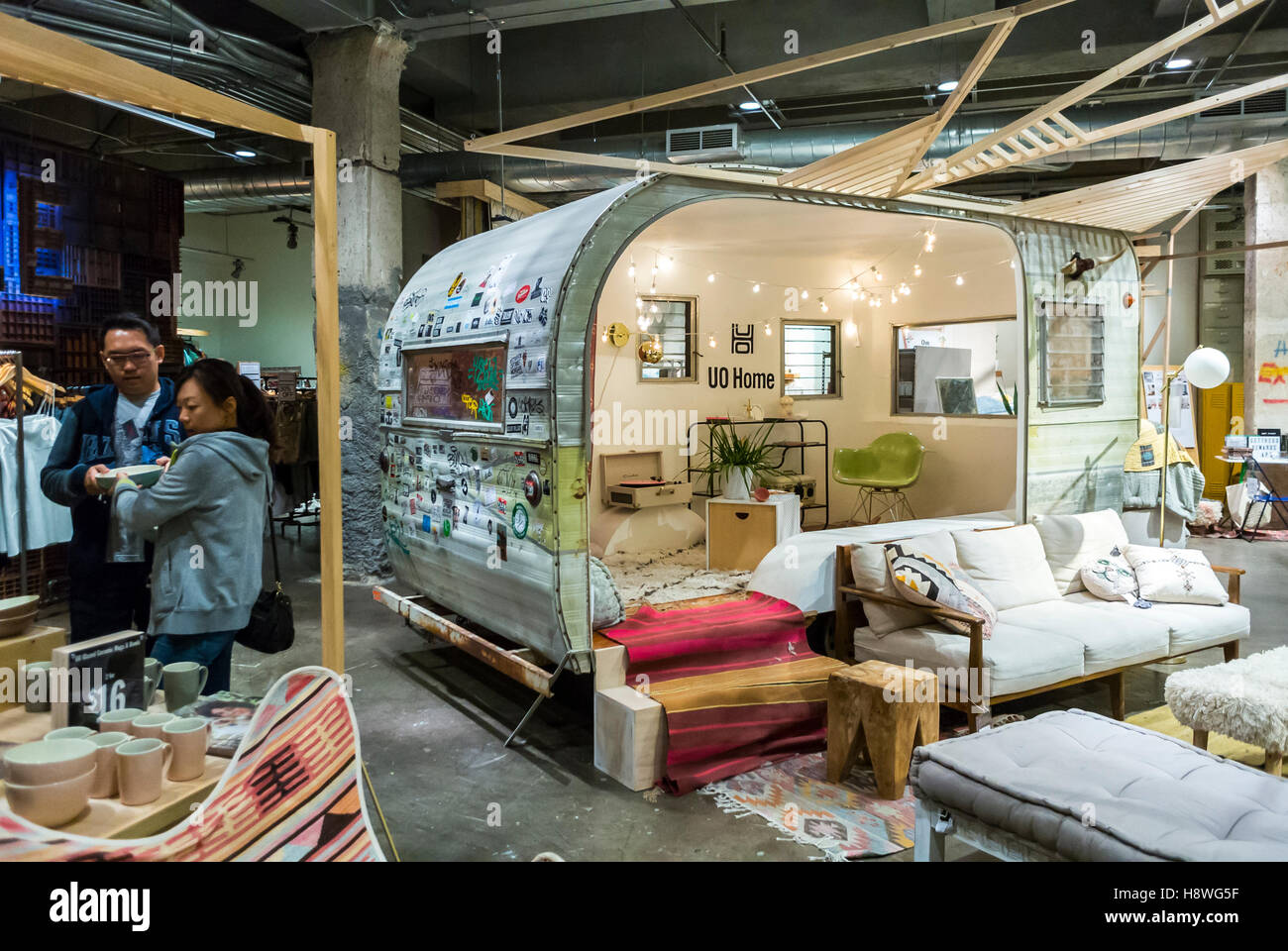 San Francisco, CA, Stati Uniti, Camping Car on Display in Concept Clothing Store, interior design store display Foto Stock