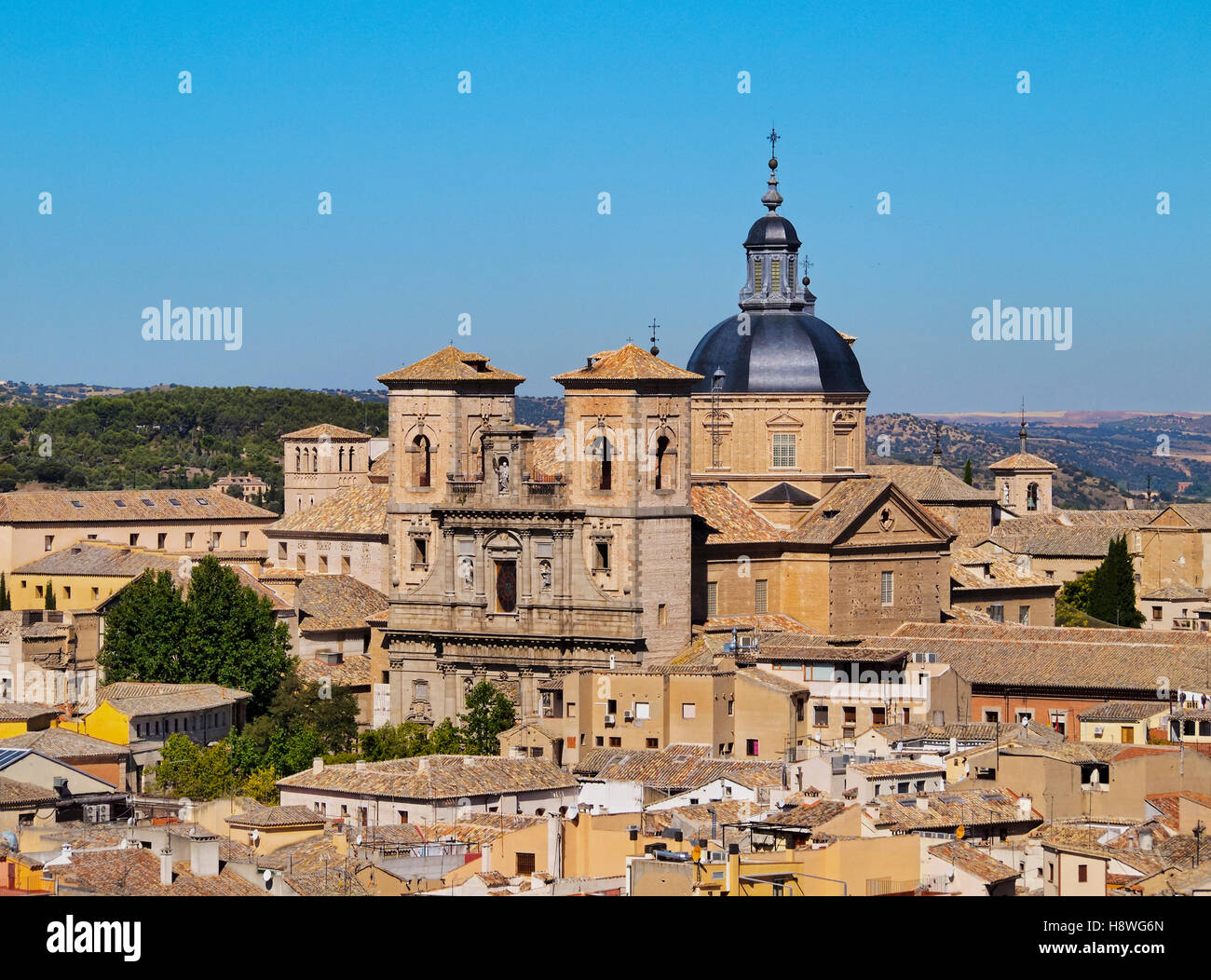 Spagna, Castiglia La Mancha, Toledo, Old Town, Vista verso San Ildefonso Chiesa. Foto Stock