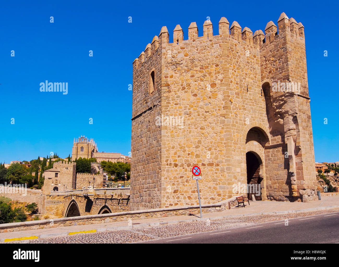 Spagna, Castiglia La Mancha, Toledo, vista del San Martin il ponte sul fiume Tagus. Foto Stock