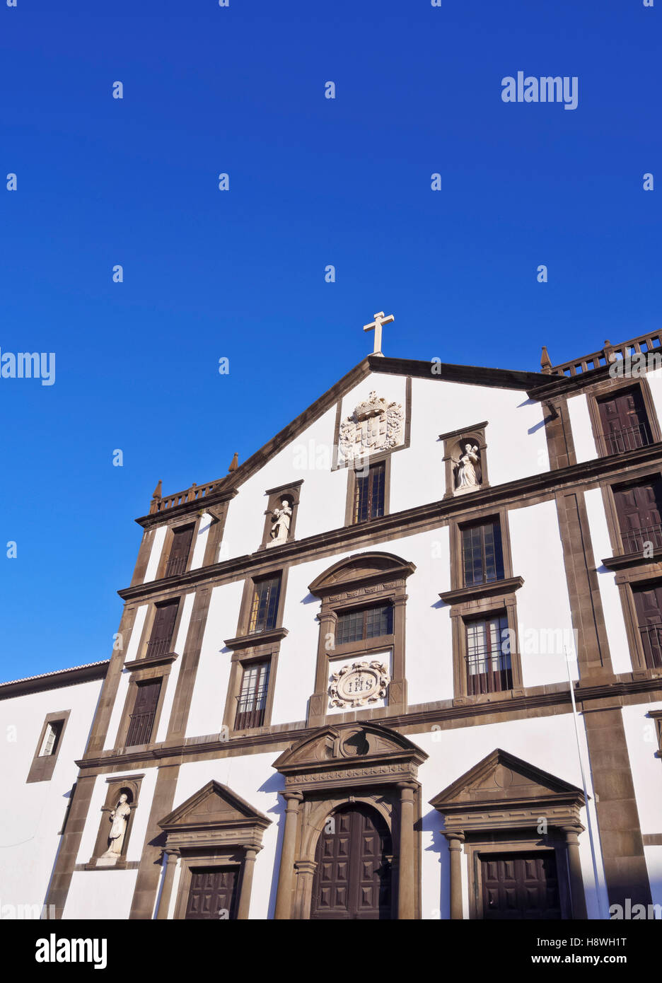 Il Portogallo, Madera, Funchal, Collegio dei Gesuiti e la chiesa sulla Praca do Municipio, parte di Madera e delle Università Cattoliche. Foto Stock