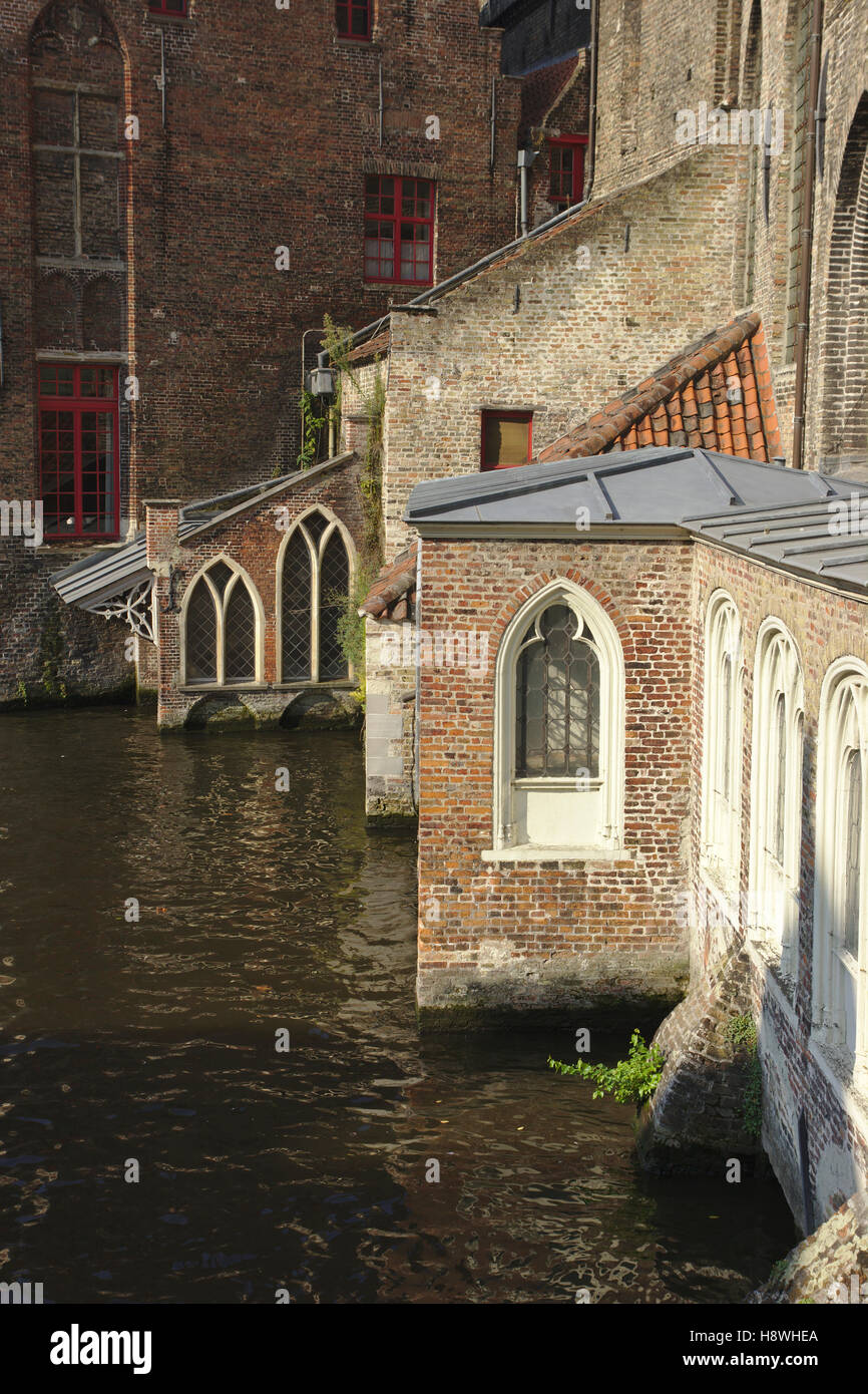 Centro storico di San Giovanni Ospedale (il Sint-Janshospitaal) e la città di canal, Belgio, Bruges Foto Stock