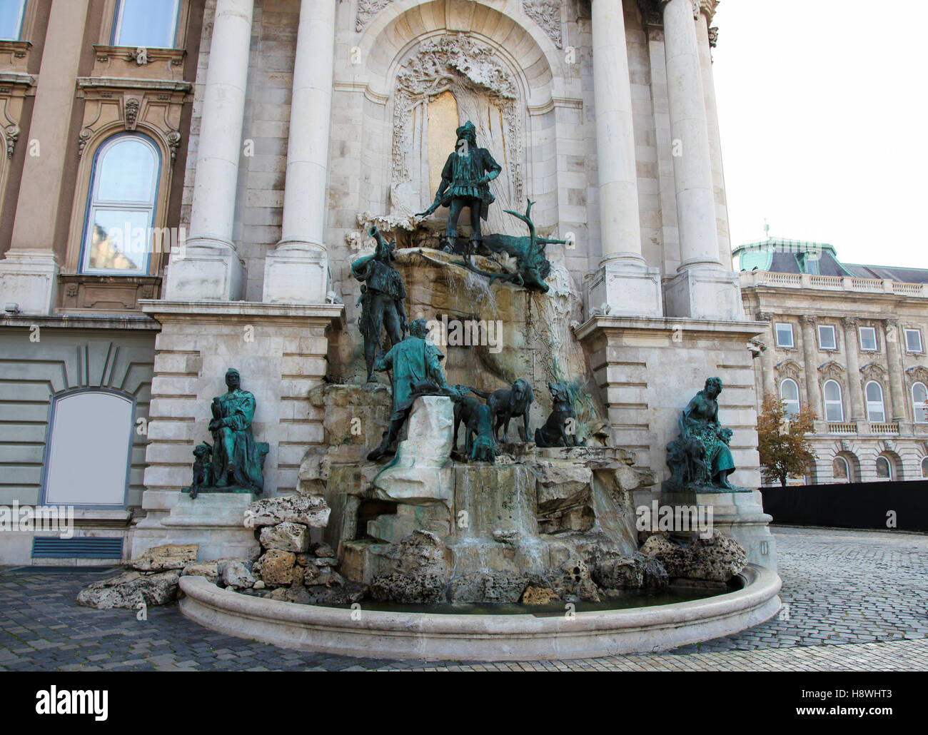 Fontana di Mattia è una fontana monumentale del gruppo in piazzale occidentale del Castello di Buda, Budapest, Ungheria Foto Stock