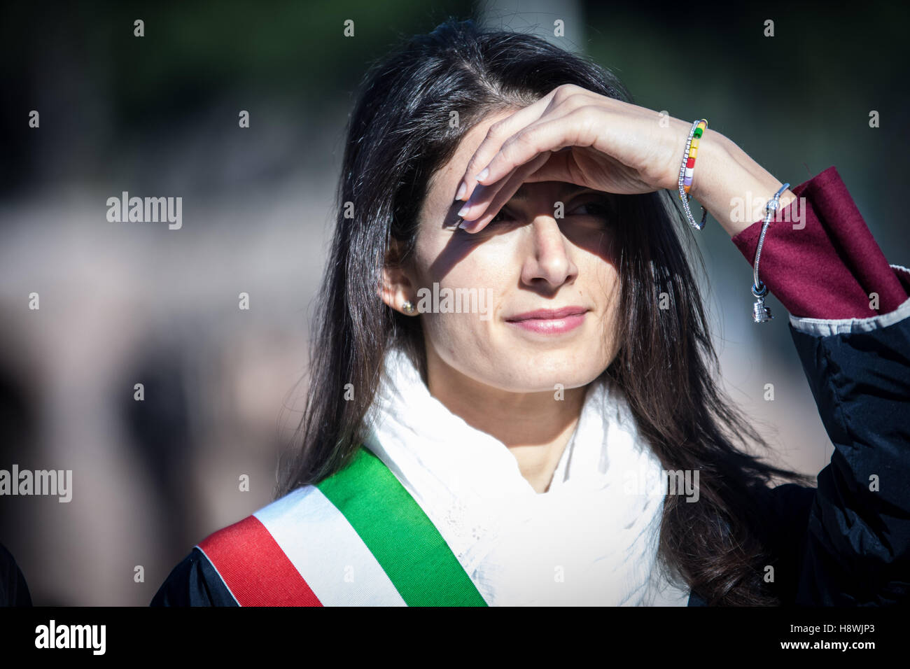 Roma, Italia. Xvi Nov, 2016. Roma sindaco di Virginia Raggi assiste a premere anteprima dell'antico circo Massimo sito archeologico dopo il restauro e la sua apertura al pubblico di Roma. © Andrea Ronchini/Pacific Press/Alamy Live News Foto Stock