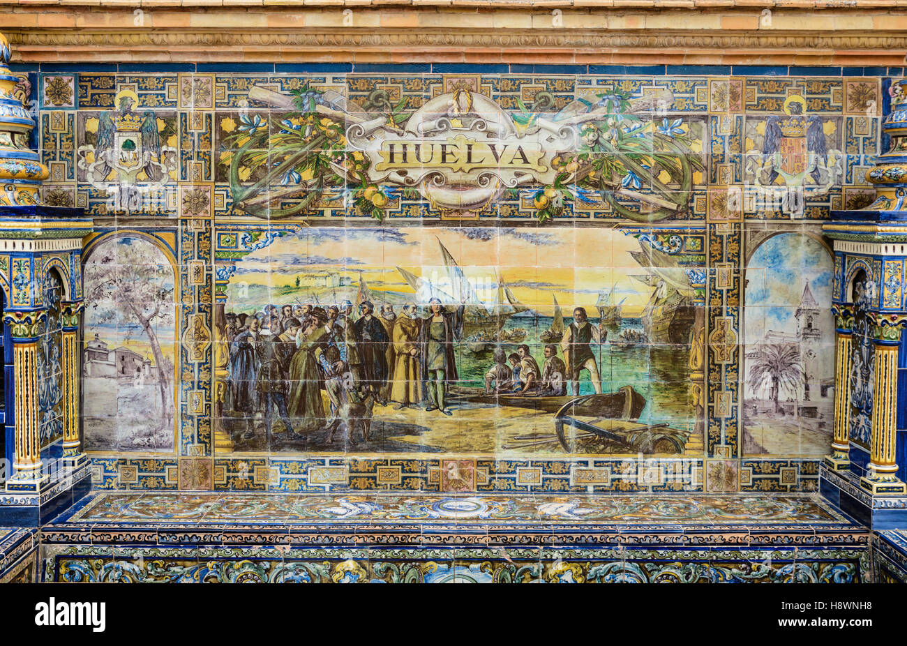 Banco piastrellato dedicato a Huelva, Plaza de Espana, Siviglia, Andalusia, Spagna, Europa Foto Stock