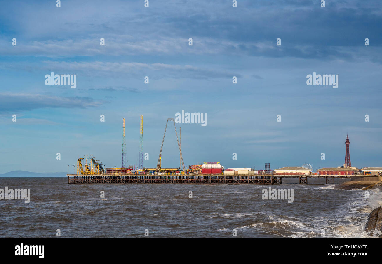 Dal South Pier di Blackpool, Lancashire, Regno Unito. Foto Stock