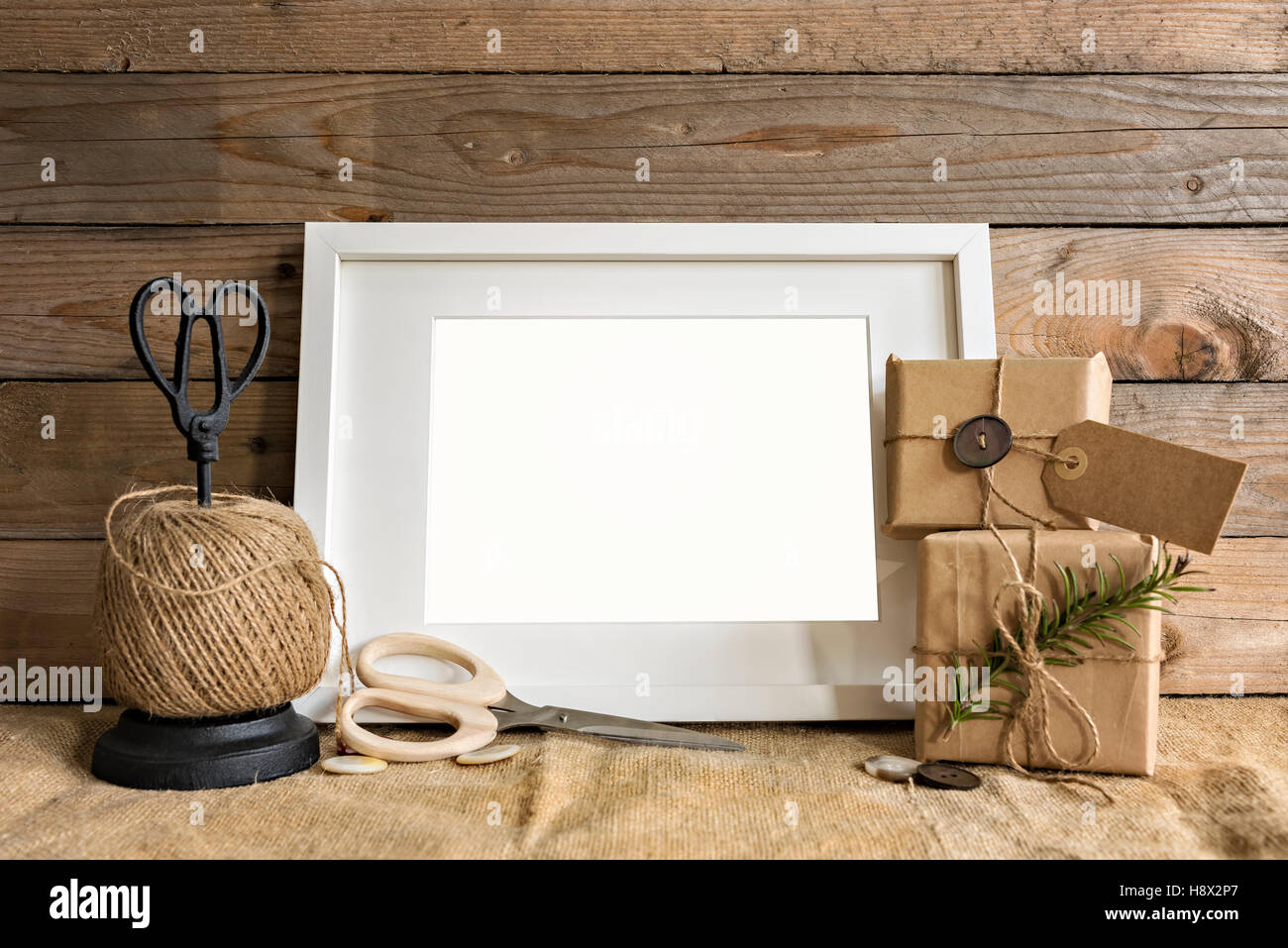 Regalo di natale cornice di incarto mockup. Foto Stock