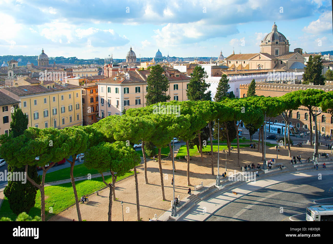 Skyline di Roma Centro Storico nella giornata di sole. Italia Foto Stock