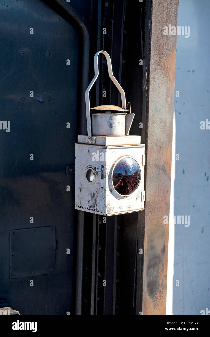 Lampada di paraffina per la parte posteriore del treno ora utilizzato solo sulle linee del patrimonio Foto Stock