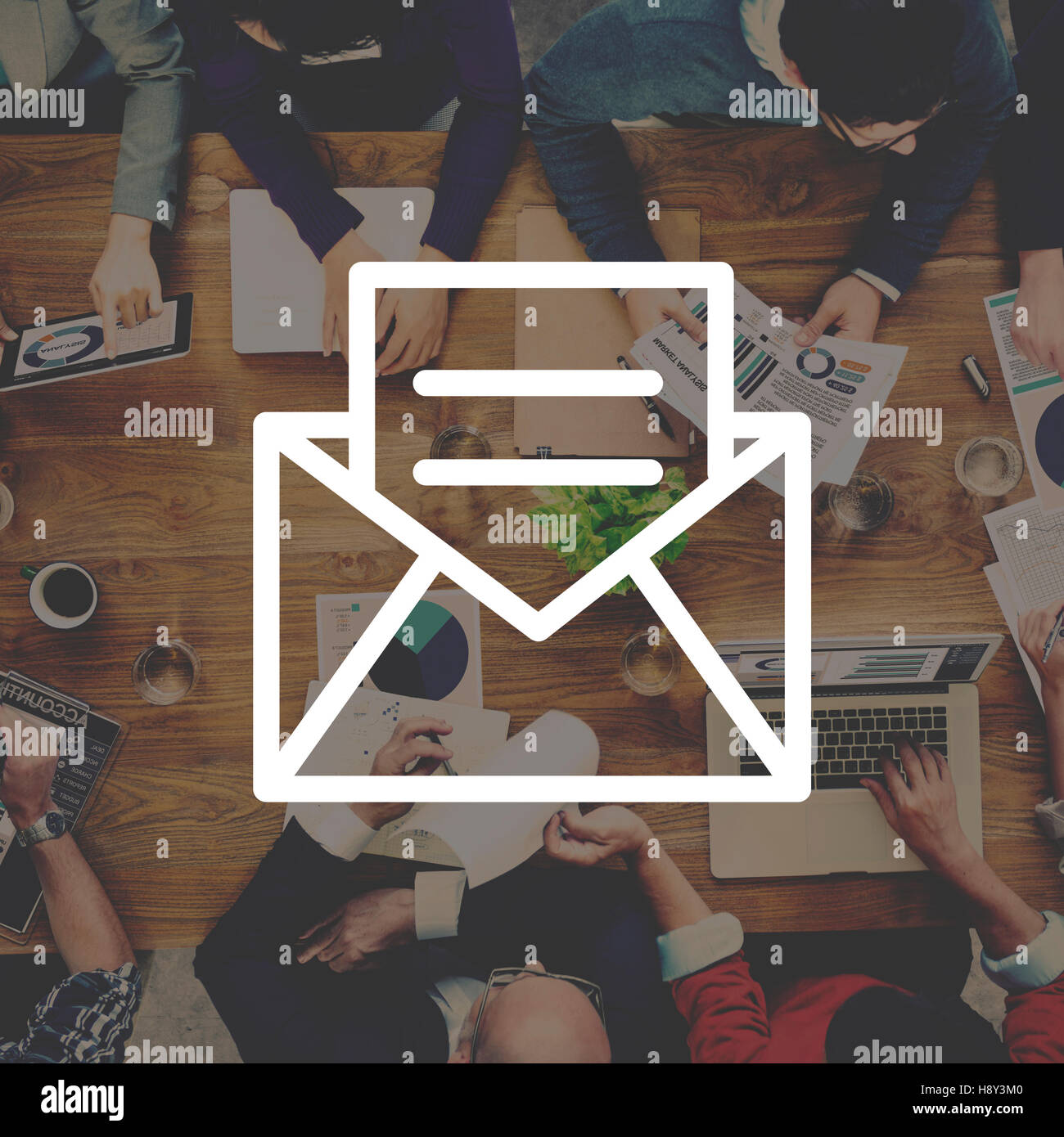 Messaggio di posta elettronica icona lettera di comunicazione Concept Foto Stock