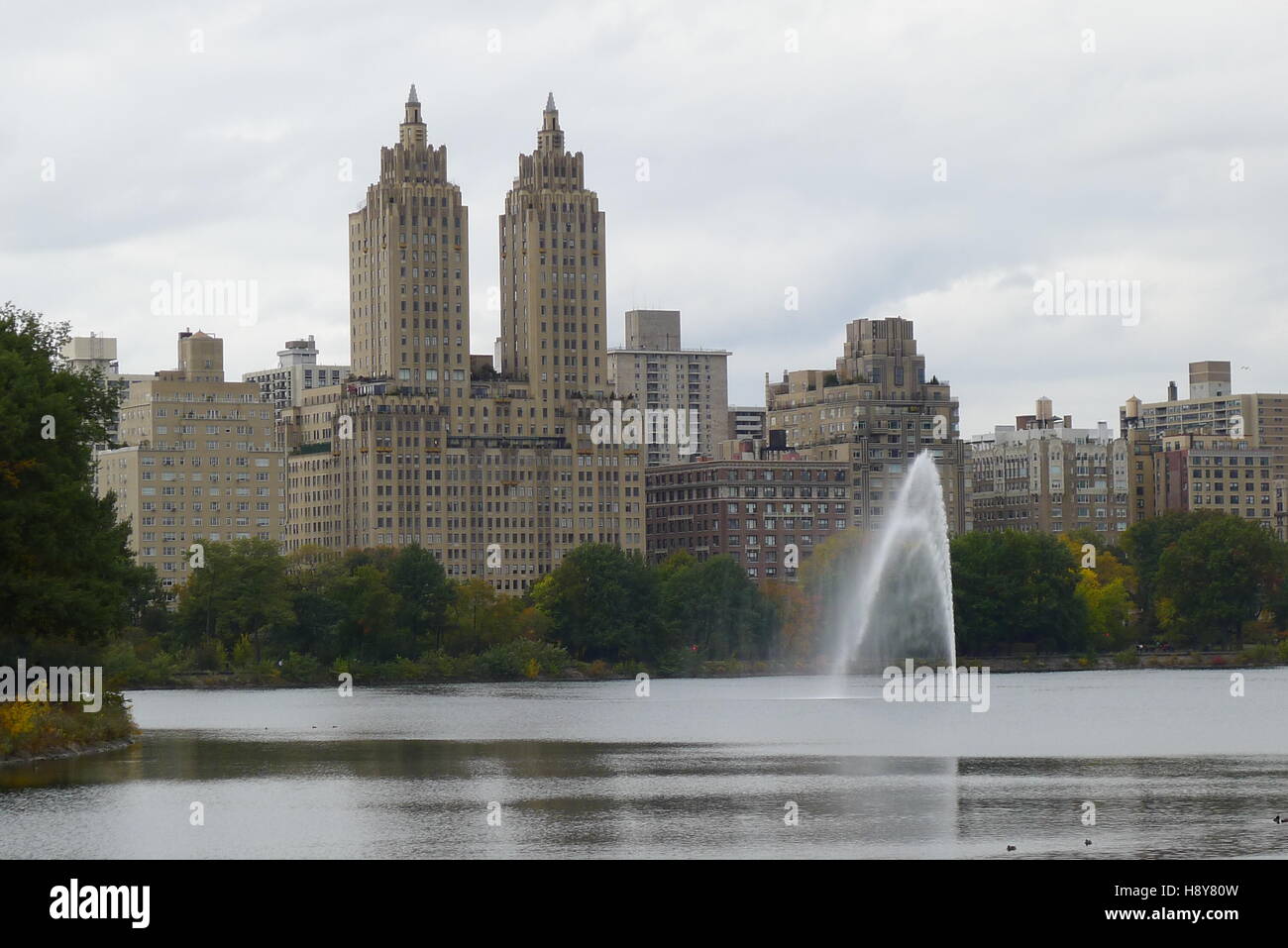 Il San Remo e il serbatoio di Central Park a New York Foto Stock