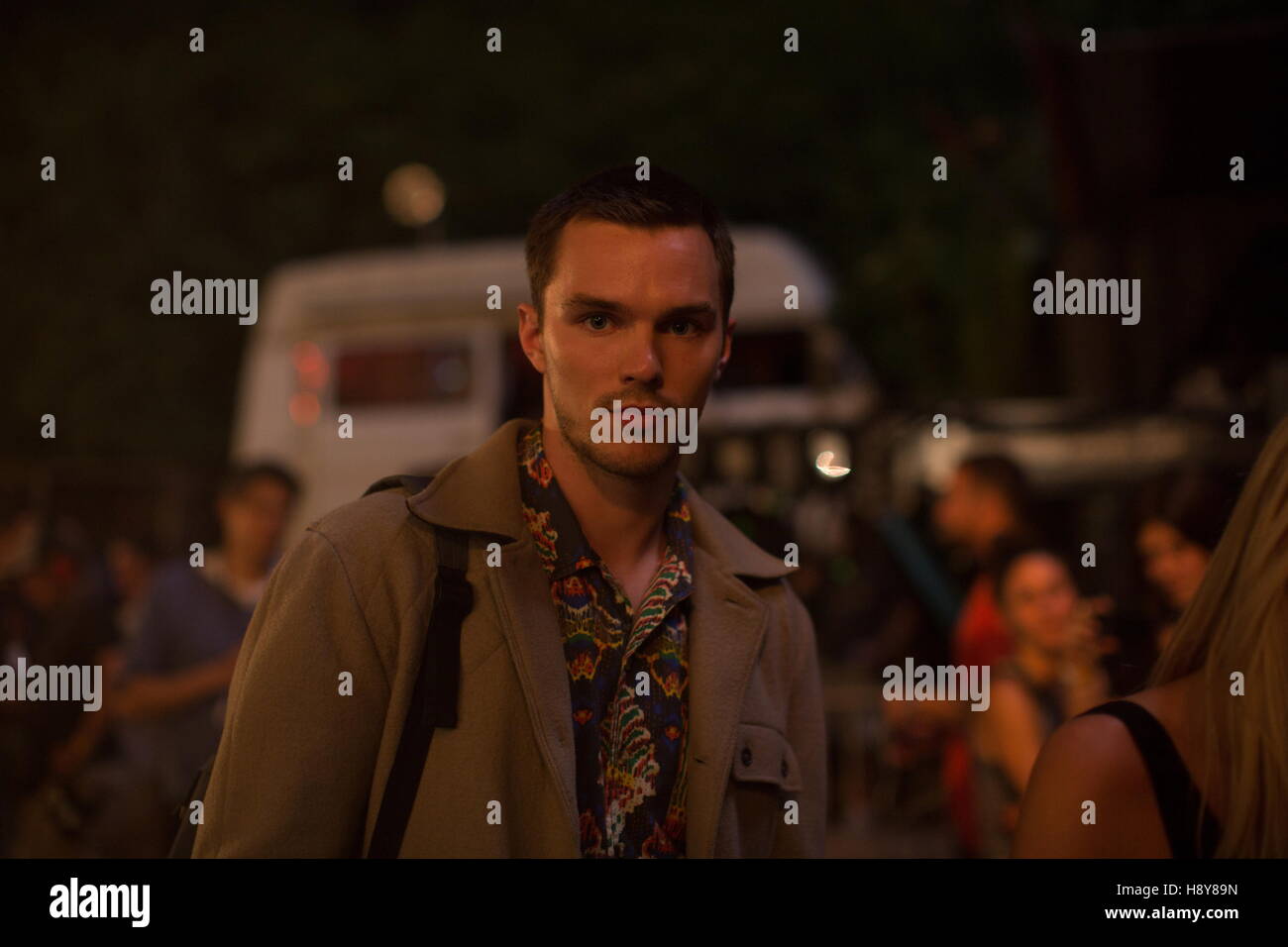 Data di rilascio: febbraio 3, 2017 Titolo: collidono STUDIO: Strada aperta film direttore: Eran Creevy Trama: un American backpacker viene coinvolto con un anello di trafficanti di droga come i loro driver, anche se egli si avvolge sul eseguito dai suoi datori di lavoro attraverso Colonia ad alta velocità a Autobahn starring: Nicholas Hoult come Casey (credito: c aperta la strada film/Entertainment Pictures/) Foto Stock