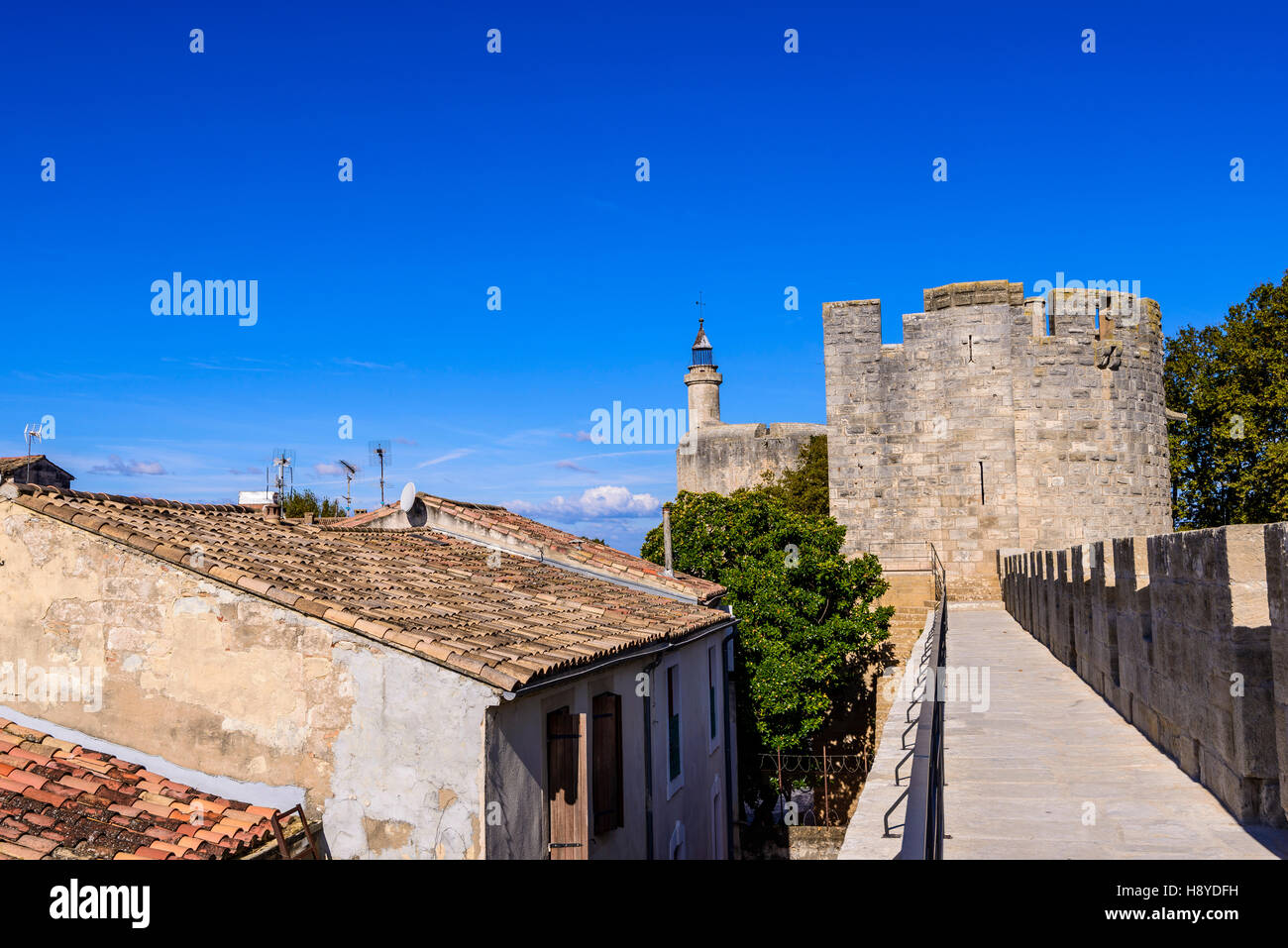 La Tour de Costanza et les Remparts sur la ville d'Aigues-Mortes,Camargue AIGUES-MORTES - Francia 30 Foto Stock