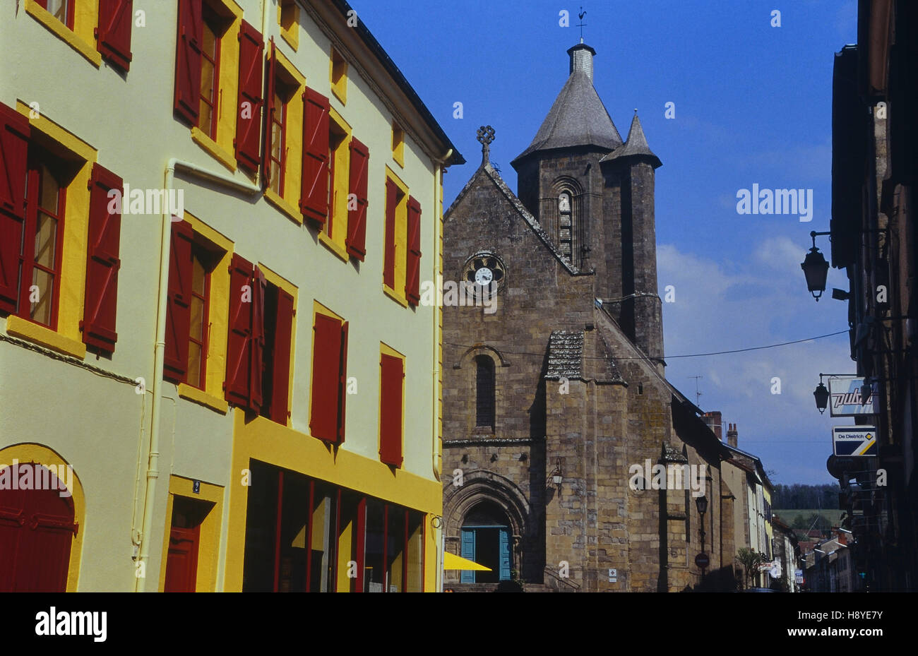 Bourganeuf chiesa. Dipartimento della Creuse nella regione Nouvelle-Aquitaine nella Francia centrale Foto Stock