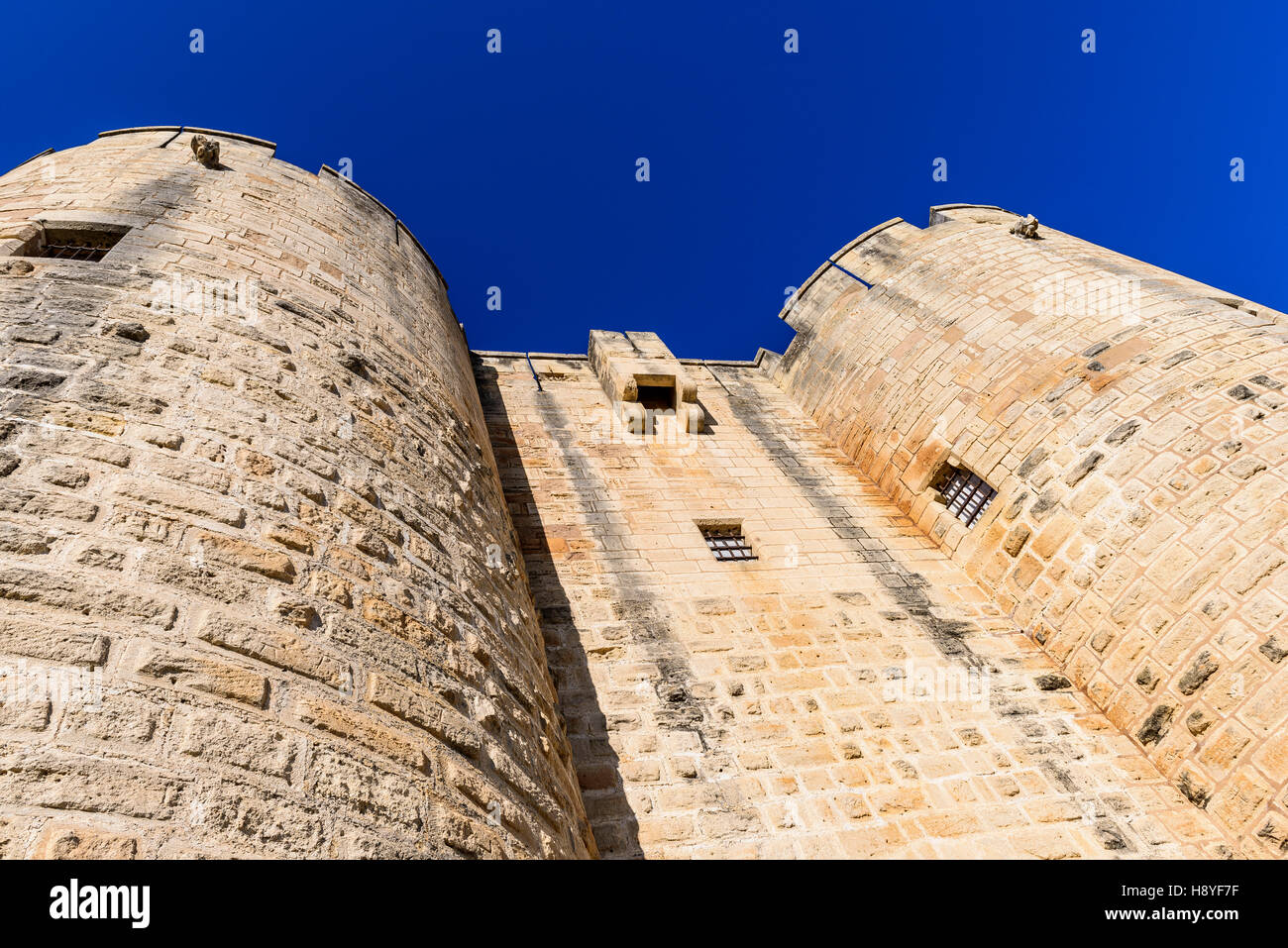 La Porte des Moulins ou Porte Neuve Les Remparts côté sud Aigues-Mortes,Camargue AIGUES-MORTES - FRANCIA Foto Stock