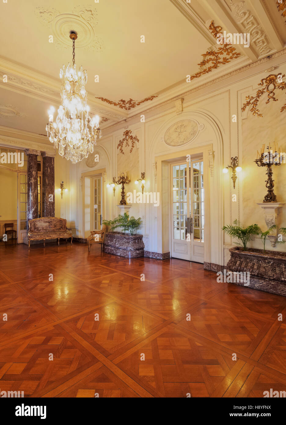 Uruguay, Montevideo, Old Town, Vista interna del Museo di Arti Decorative alloggiato nel Palazzo Taranco. Foto Stock