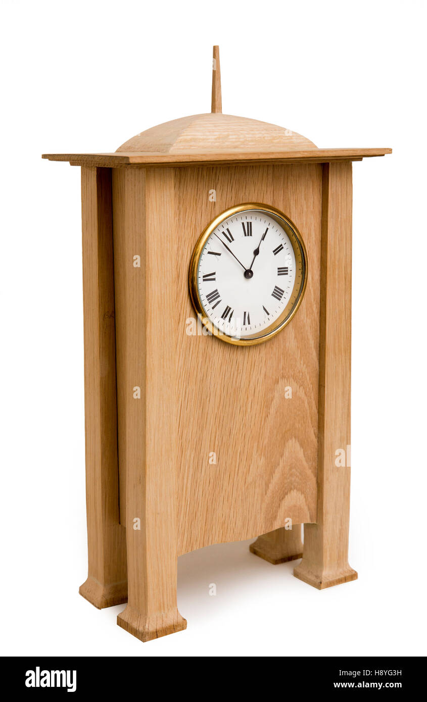 Artigianato Charles Voysey oak design clock mantel Foto Stock