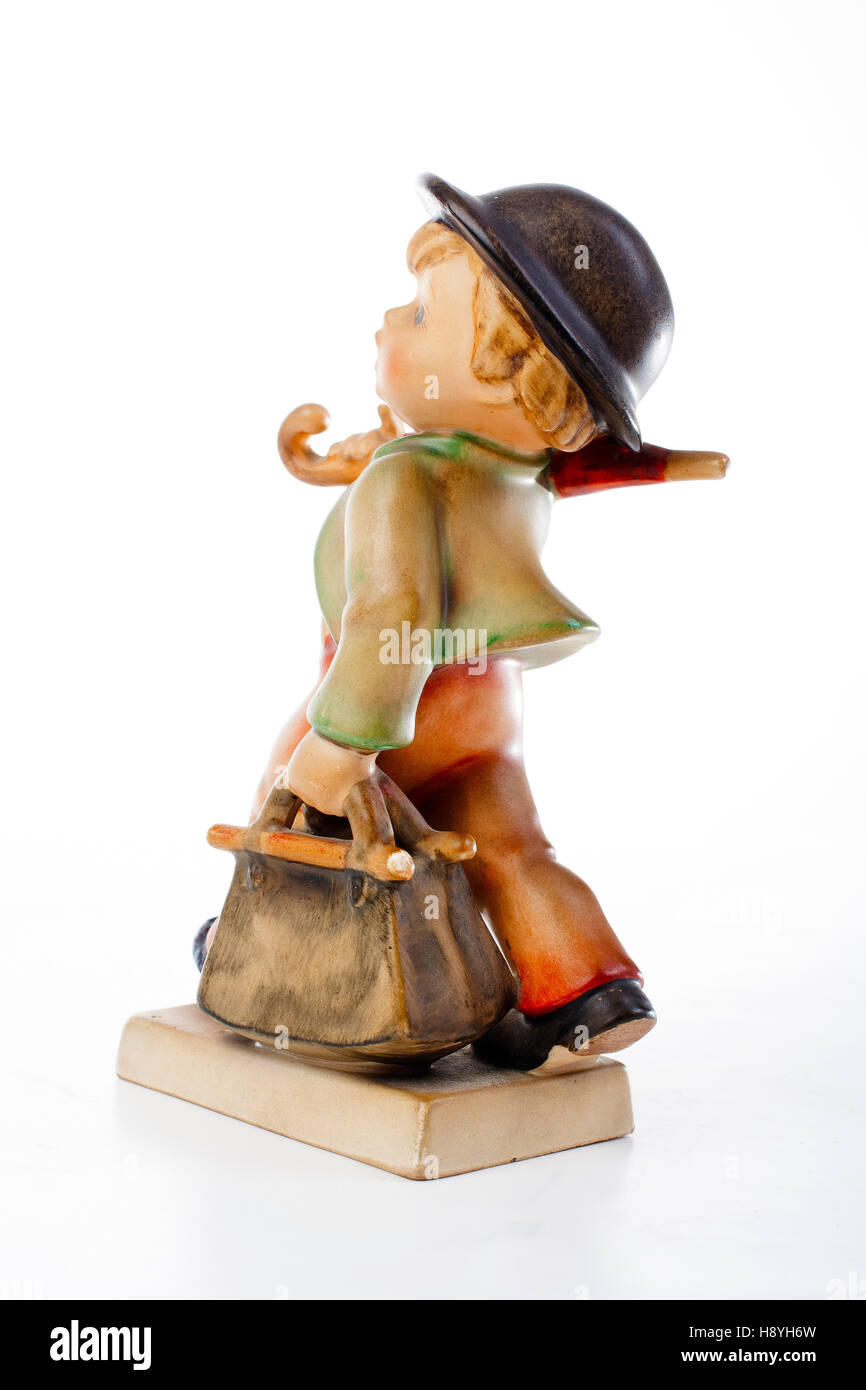 Hummel Goebel figurina. Antiquariato porcelanic in ceramica piccolo ragazzo con borsa e ombrello 'buon Wanderer' porcelanic in ceramica 1950 Foto Stock