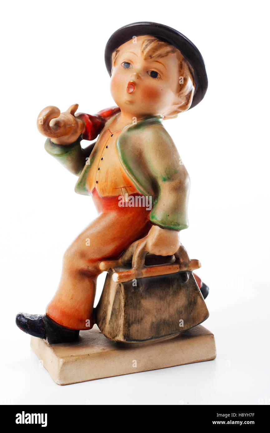 Hummel Goebel figurina. Antiquariato porcelanic in ceramica piccolo ragazzo con borsa e ombrello 'Marry Wanderer' porcelanic in ceramica 1950 Foto Stock
