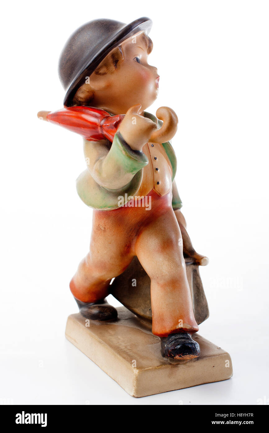 Hummel Goebel figurina. Antiquariato porcelanic in ceramica piccolo ragazzo con borsa e ombrello 'Marry Wanderer' porcelanic in ceramica 1950 Foto Stock