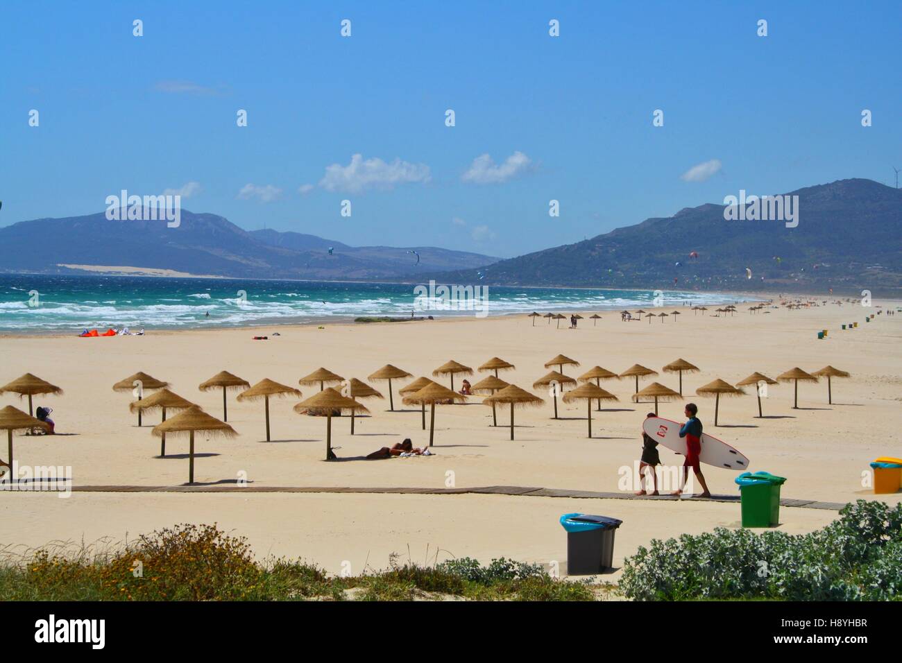 Tarifa, uno dei migliori luoghi di surf nel mondo Foto Stock