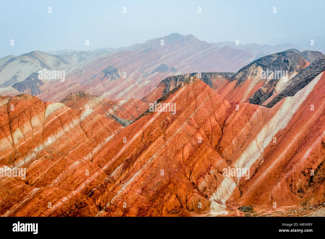 Paesaggio colorato di arcobaleno montagne, a Zhangye Danxia geoparco nazionale, Gansu, Cina Foto Stock