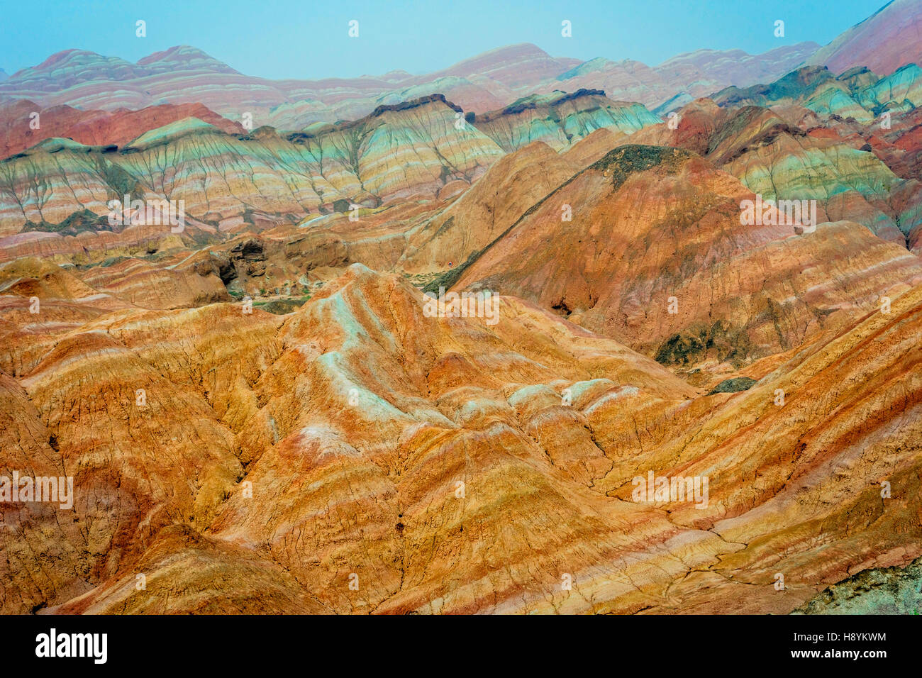 Paesaggio colorato di arcobaleno montagne, a Zhangye Danxia geoparco nazionale, Gansu, Cina Foto Stock