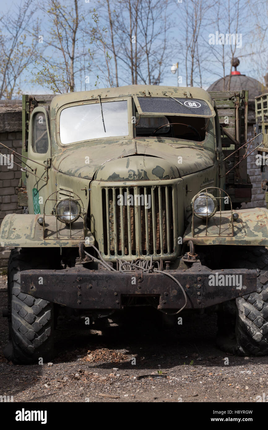 Carrello sovietica ZIL 164 via nel museo di Tallinn, Estonia : Maggio 4, 2014. Foto Stock