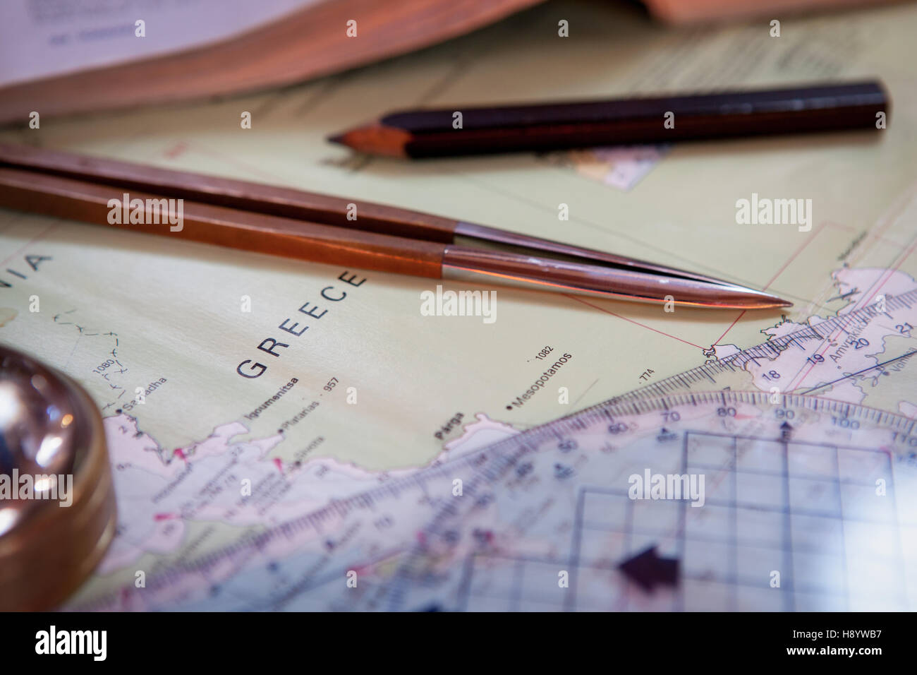 Navigation still-life. Skipper attrezzature e una mappa. Concetto di vela. Foto Stock