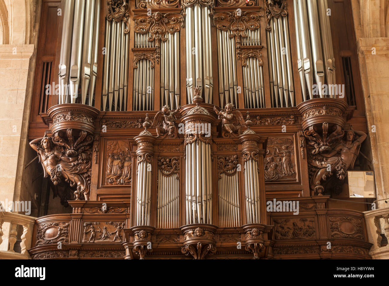 Il bellissimo organo in Saint Etienne du Mont, Parigi. Foto Stock