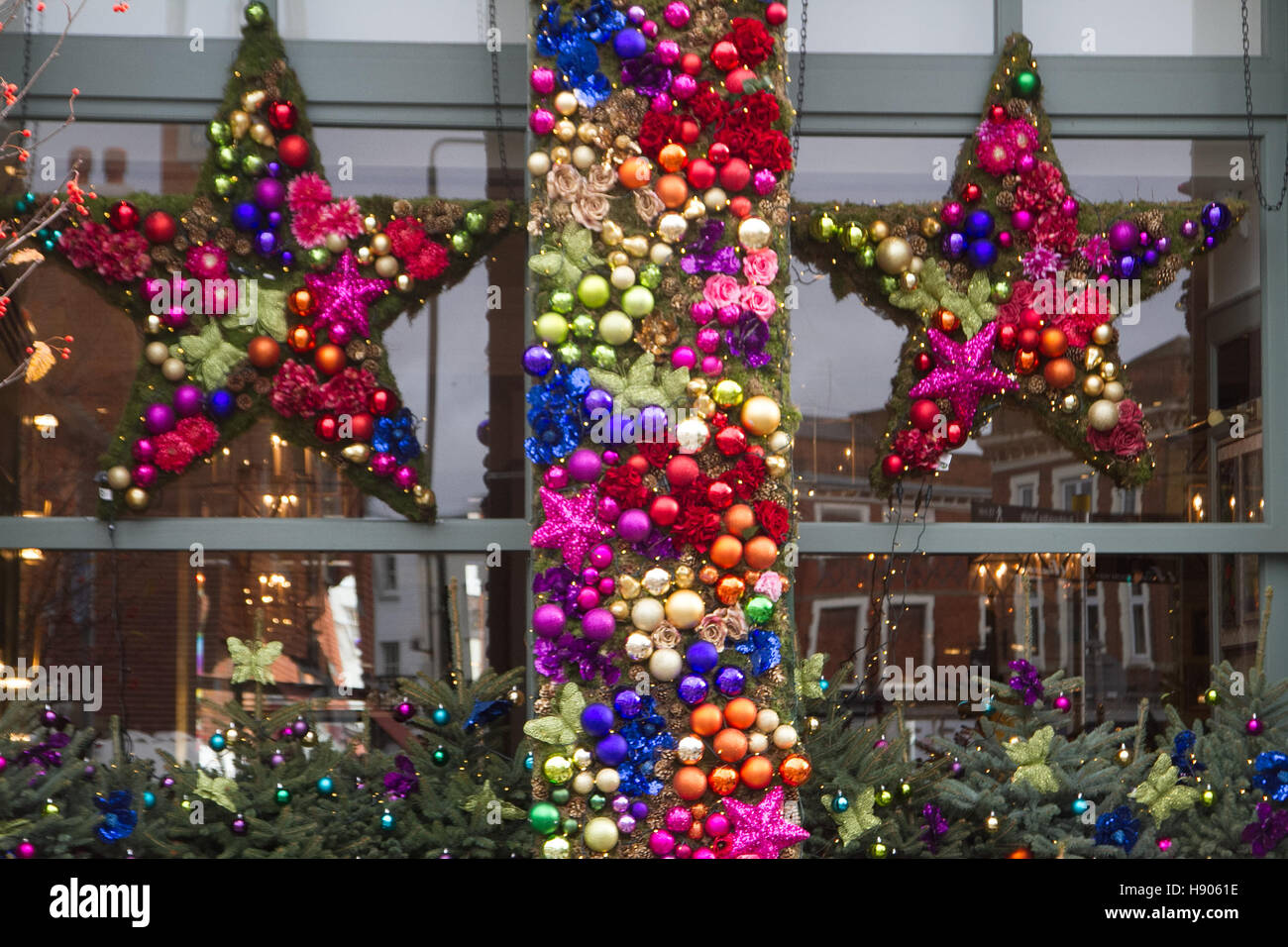 Wimbledon Londra,UK. 17 novembre 2016. Un negozio di Wimbledon alta visualizza belle decorazioni di Natale Credit: amer ghazzal/Alamy Live News Foto Stock