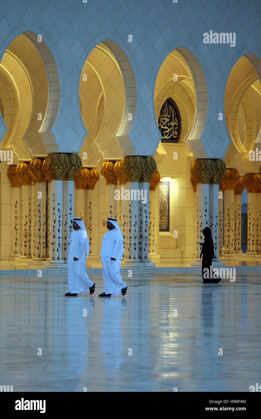 Sheikh Zayed grande Moschea di Abu Dhabi, Emirati Arabi Uniti Foto Stock