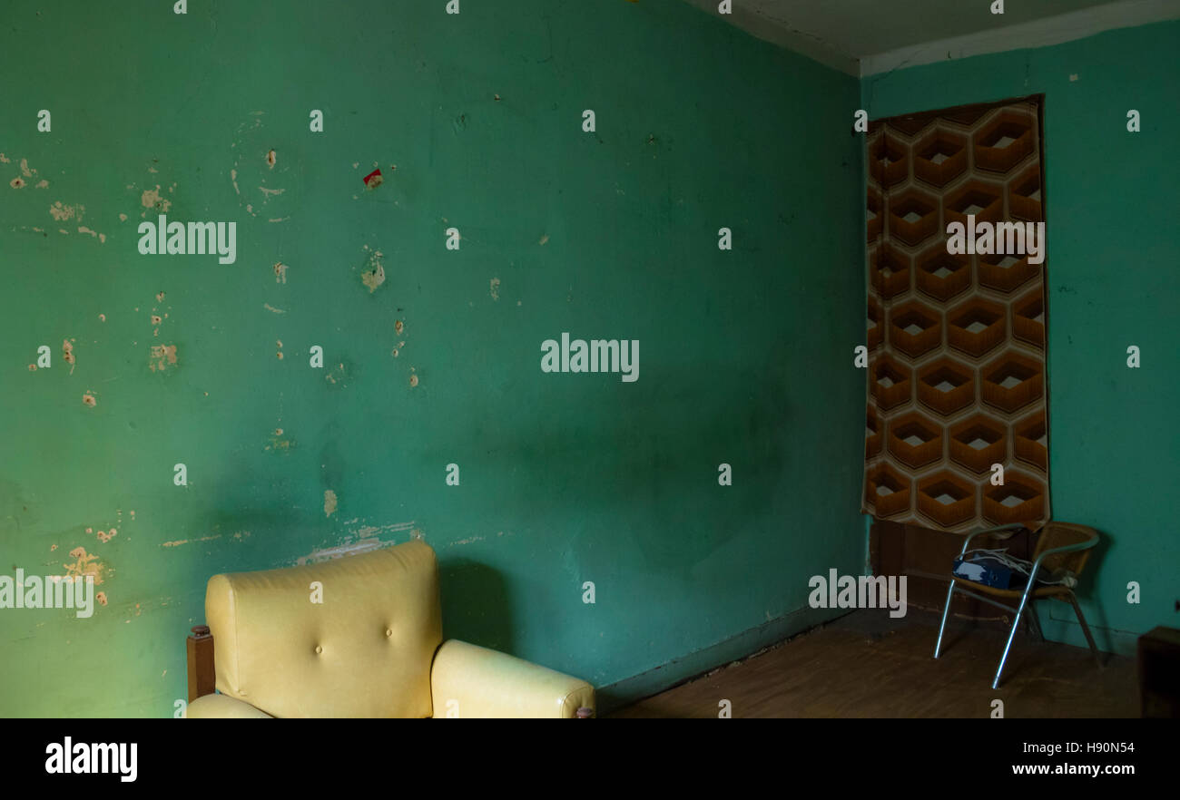 Gli interni di Lisbona dove il tempo è sospeso. Dipartimento abbandonati, il corso del tempo. Lisbona, Portogallo. Foto Stock