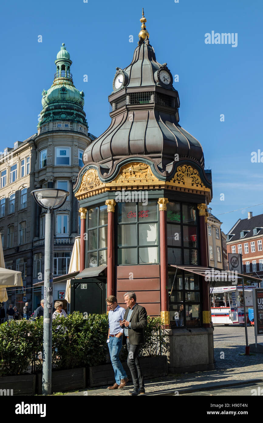 Il vecchio chiosco a Kongens Nytorv, Piazza Nuova, Copenhagen, Danimarca e Scandinavia Foto Stock