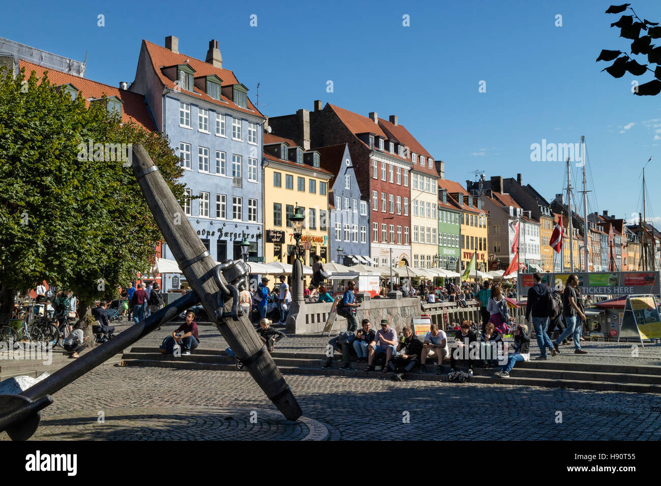 Storico e coloratissimo Nyhavn Canal a Copenhagen, Danimarca Foto Stock